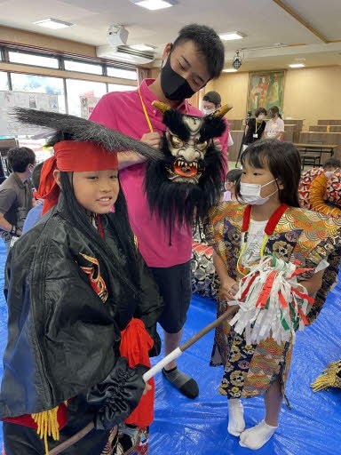 伝統の石見神楽 衣装きらびやか 浜田で試着や演奏体験 中国新聞デジタル