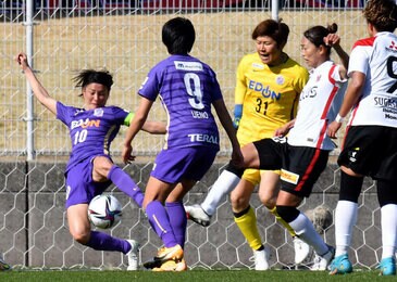 女子サッカー 広島 競り負け４連敗 ｗｅリーグ 中国新聞デジタル